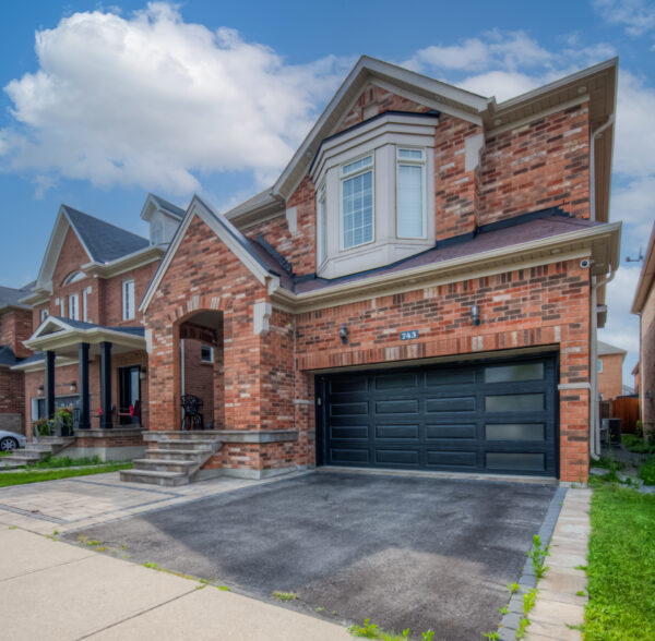 Detached Homes Outpace Market Trends: Toronto’s Real Estate Winners in 2024