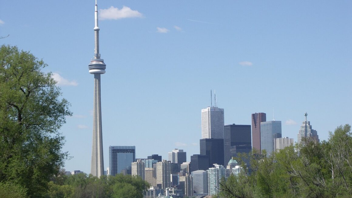 Canada's Job Market Shows Resilience, Canada's Unemployment Rate Dips to 6.9%