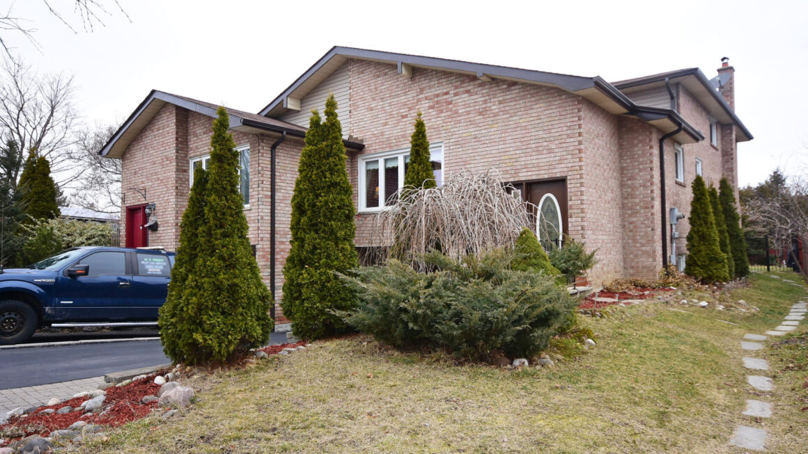 Toronto Home Prices Slide 6.5%: Is This the Buying Opportunity of the Decade?